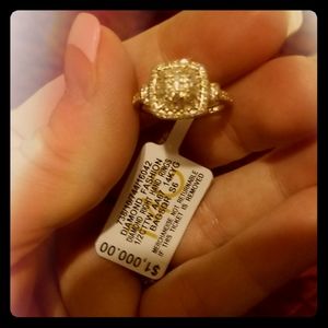 Beautiful Diamond Ring in 14k yellow gold